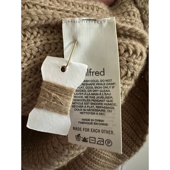 WILFRED Aritzia Belize Oversized Wool V-Neck Camel Sweater - Sz 2/Med NWOT - Picture 6 of 7